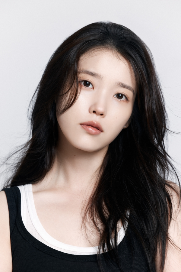 아이유 심층 덕질! 재산부터 결혼, 이종석, 나이, 사주, 옆모습, 화보와 발까지
